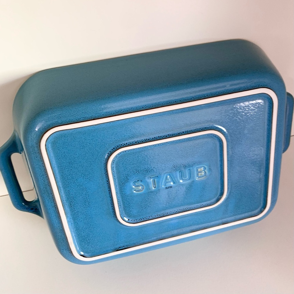 Hold NWOT Staub enameled baking dish - Picture 8 of 11